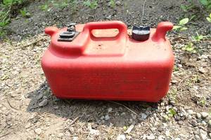 lot 142 image: Dura-Tank Plastic Boat Gas Tank