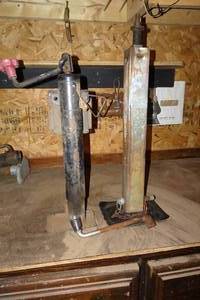 lot 138 image: 2 Top Crank Trailer Jacks
