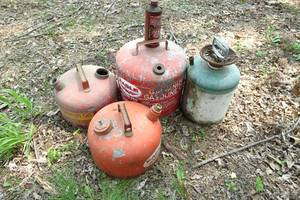lot 130 image: Assorted Vintage Cans - Marvel Mystery Oil