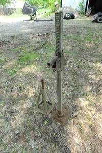 lot 129 image: Bumper Jack and Reese Jack Stand
