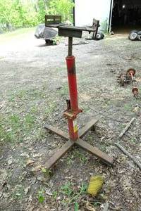 lot 127 image: Hydraulic Transmission Jack - 12 Ton