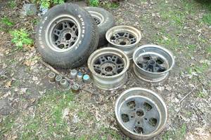 lot 123 image: Assorted Vintage Aluminum 15 Wheels - Cragar Caps