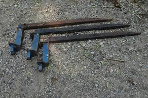 lot 121 image: 3 Heavy Duty Forks