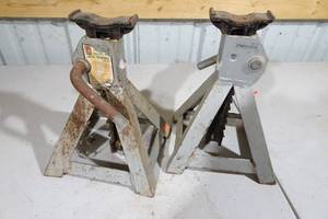 lot 116 image: 3 Ton Jack Stands
