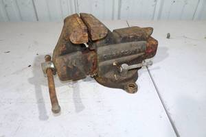 lot 61 image: Craftsman Bench Vise