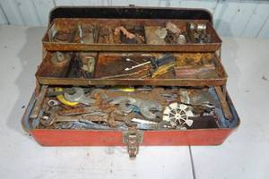 lot 64 image: Vintage Metal Toolbox with Assorted Tools
