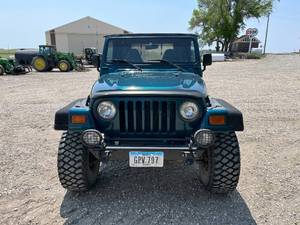 lot 1 image: 1997 Jeep Wrangler 4X4