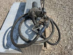 lot 7 image: Delta 100 Gallon Fuel Tank w 12V Pump