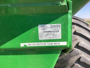 lot 14 image: 2011 Brent 882 Grain Cart