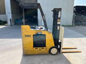 lot 20 image: 2002 Yale Stand Up Counterbalance Forklift