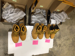 lot 14 image: Lot Dewalt Work Steel Toe Boots Various Sizes Customer Returns See Pictures