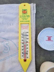 lot 91 image: Funks Seed Corn bag & memorabilia