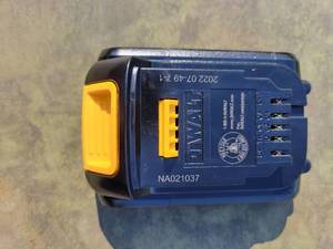 lot 61 image: DeWALT 20vMaxLithium Ion Battery (new)