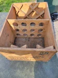 lot 71 image: Black & White Vintage Blended Scotch Whisky Crate