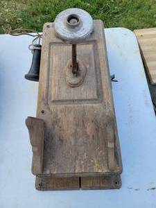 lot 48 image: Early 1900s Quarter Sawn Oak Hanging Hand Crank Wall Phone