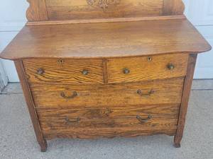 lot 98 image: Antique Dresser With the Mirror....Gorgeous