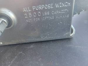 lot 32 image: 2500 LB. Hand Winch, Nylon Rope & Vintage Mn. Anchor