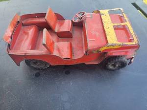 lot 100 image: Vintage Willys Jeep...Very cool collectible