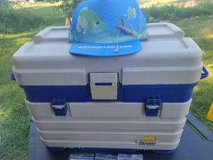 lot 17 image: Fishermans Delight (Many Brand New Lures, Unique hat & A great Assortment)