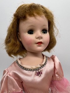 lot 10 image: Vintage Madame Alexander Cissy Doll