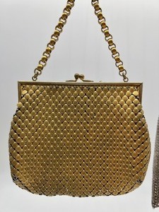 lot 17 image: Vintage Gold and Silver Mesh Handbags