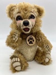 lot 23 image: Artisan Luxembear by Judi Paul - SUGAR BEAR