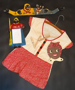 lot 80 image: Vintage Black Americana Memo Pad, Wall Hangers & Red Clothes Pins Bag