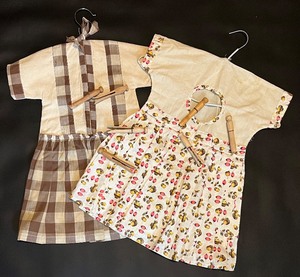 lot 82 image: Vintage Clothes Pins Bags - Browns
