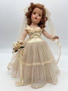 lot 90 image: Vintage Madame Alexander - Bride Doll