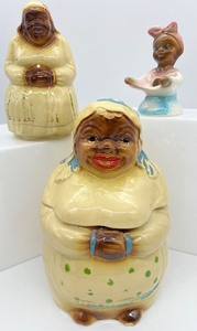 lot 127 image: Vintage Black Americana Cookie Jar, Pie Bird Vent & String Holder
