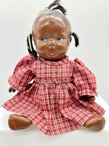 lot 44 image: Vintage Mammy Baby Doll with Little Black Sambo TELL-A-TALES Book & Enameled Cup