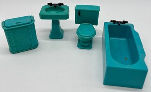 lot 92 image: Vintage Renwal Teal Blue Miniature Dollhouse Bathroom and Bedroom with accessories