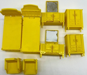 lot 93 image: Vintage Miniature Yellow Baby Dollhouse Bedroom Furniture & Accessories