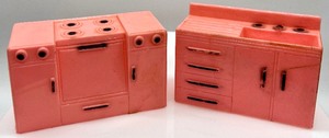 lot 91 image: Retro Pink Dollhouse Furniture