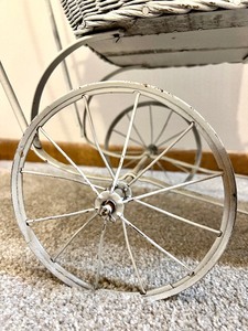 lot 118 image: Vintage Antique Wicker Baby Buggy Carriage