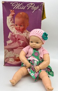 lot 140 image: Vintage Miss Peep Doll - Green Dress