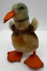 lot 146 image: Vintage Steiff Mohair Duck