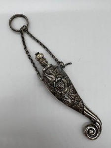 lot 157 image: Vintage Perfume Pendant