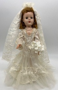 lot 177 image: Vintage 1950s American Character Sweet Sue Bride - V Neck