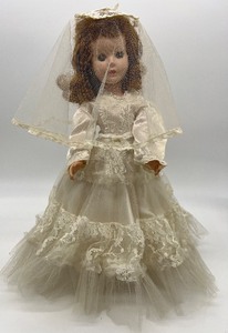 lot 178 image: Vintage 1950s American Character Sweet Sue Bride Doll - High Neck Dress