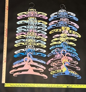 lot 183 image: Vintage Assortment of Plastic Doll and Childs Hangers