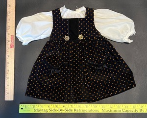 lot 184 image: Winter Doll Outfits