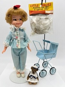 lot 196 image: Vintage Tammy Little Sister Pepper, World of Miniature Bears and more