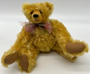 lot 207 image: Delightful Artisan Mohair Jointed Bear