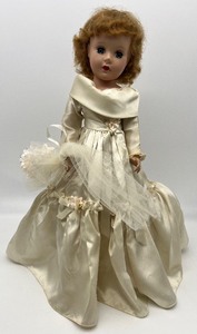 lot 263 image: Vintage Madame Alexander Cissy Bride