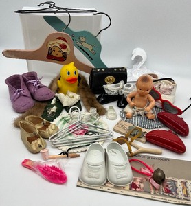lot 295 image: Vintage Variety of Doll Accessories - Handbags and More