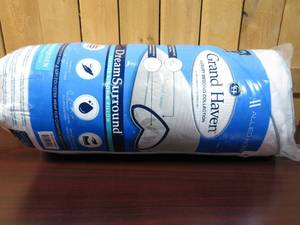 lot 4 image: Allied Home Grand Haven DownFeather pillow-StandardQueen-2 Pack