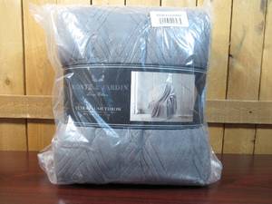 lot 40 image: Monte & Jardin Ultra Plush Throw, Luxury Collection Gray 60x70in