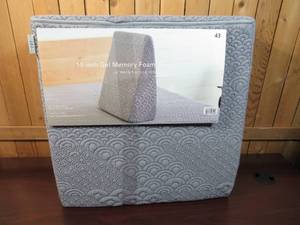 lot 43 image: Brentwood Home 10 Inch Memory Foam Wedge Pillow - Gray