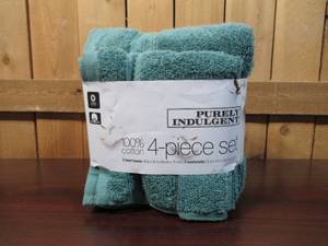 lot 50 image: Purely Indulgent 4-Piece Egyptian Cotton Hand Towel And Washcloth Set